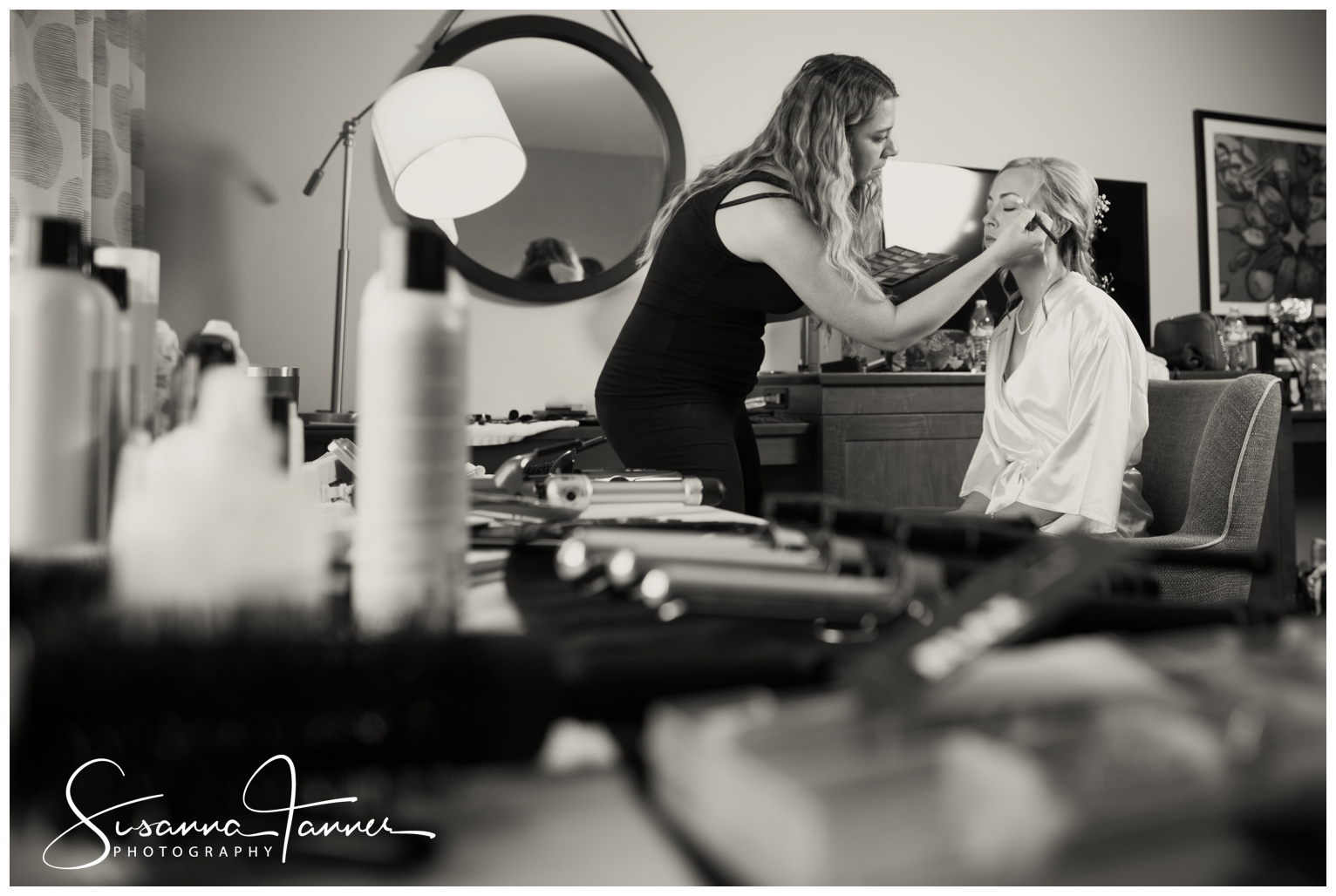 Indianapolis Outdoor Wedding, putting on make up